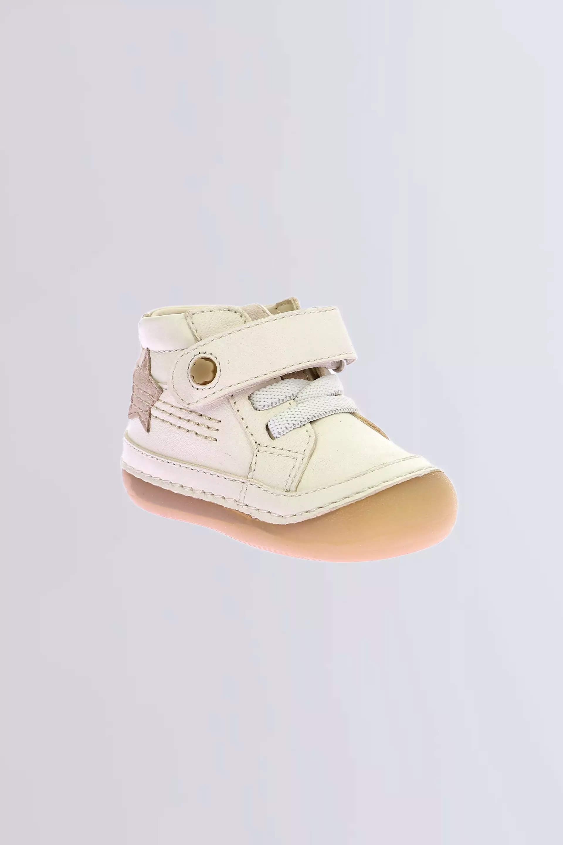 Sokistic - Bottillons blanc cassé pour fille de la marque Kickers - Kids & Co © Officiel Sokistic - Bottillons blanc cassé pour fille de la marque Kickers - Kids & Co © Officiel