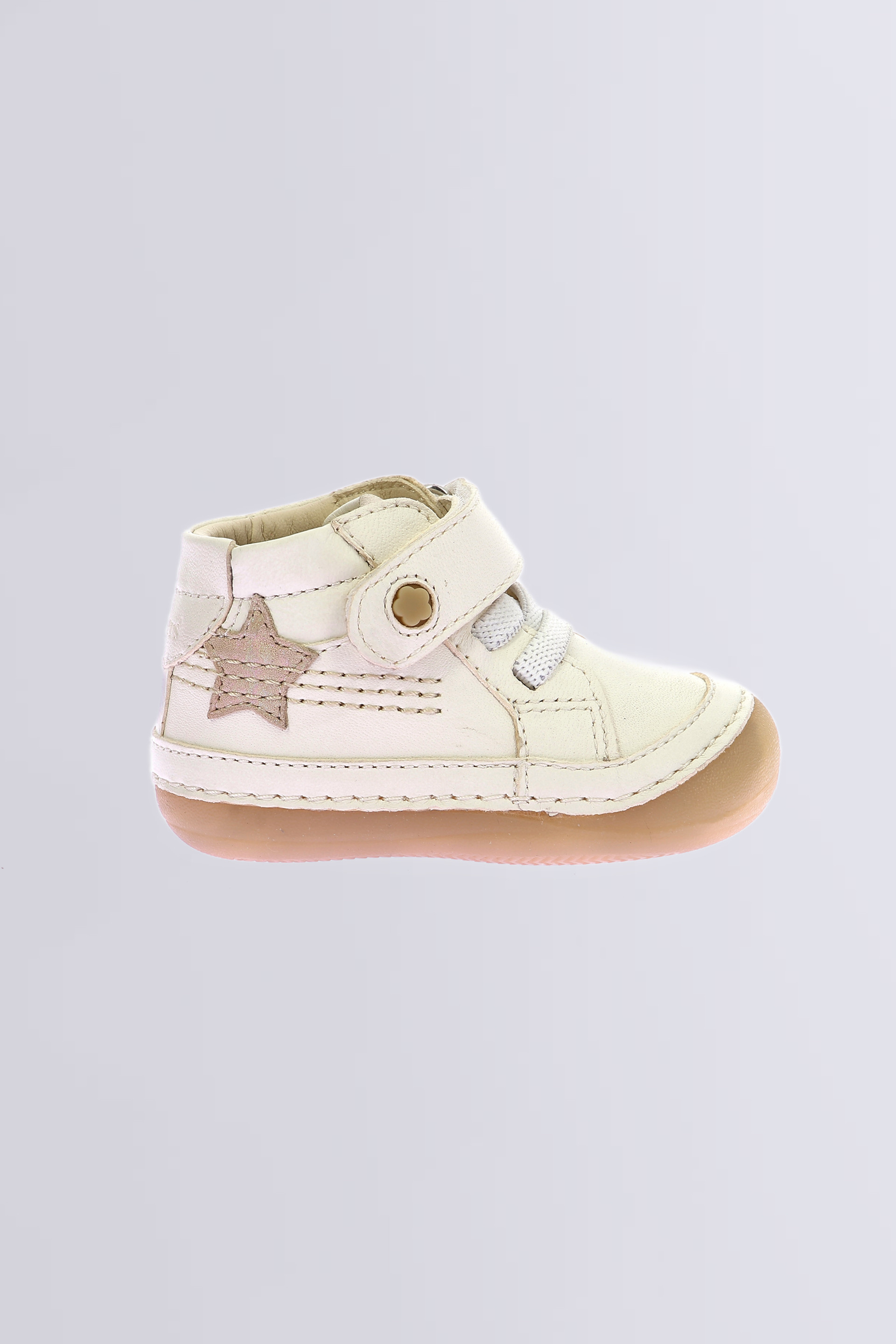 Sokistic - Bottillons blanc cassé pour fille de la marque Kickers  - Kids & Co © Officiel