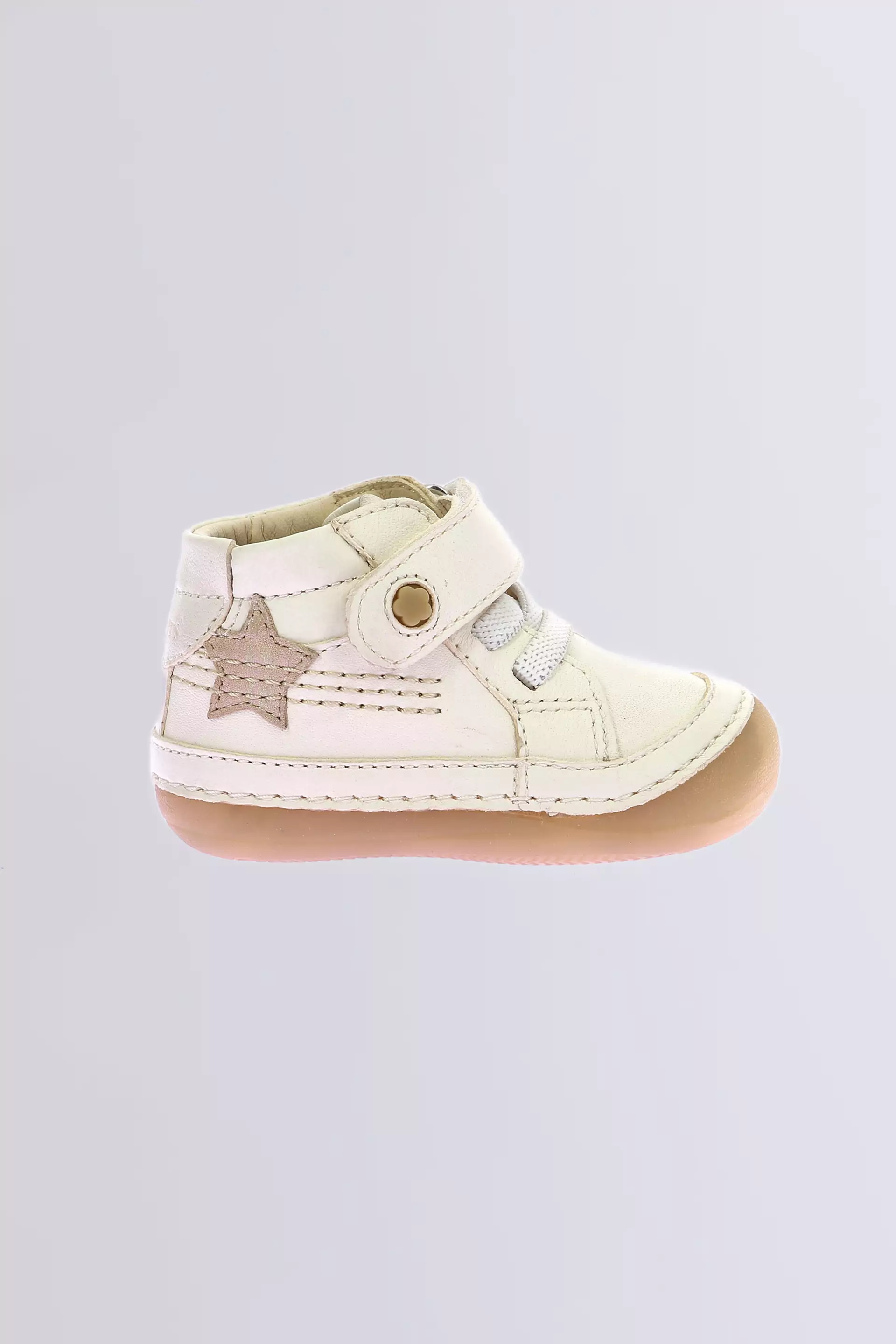 Sokistic - Bottillons blanc cassé pour fille de la marque Kickers  - Kids & Co © Officiel