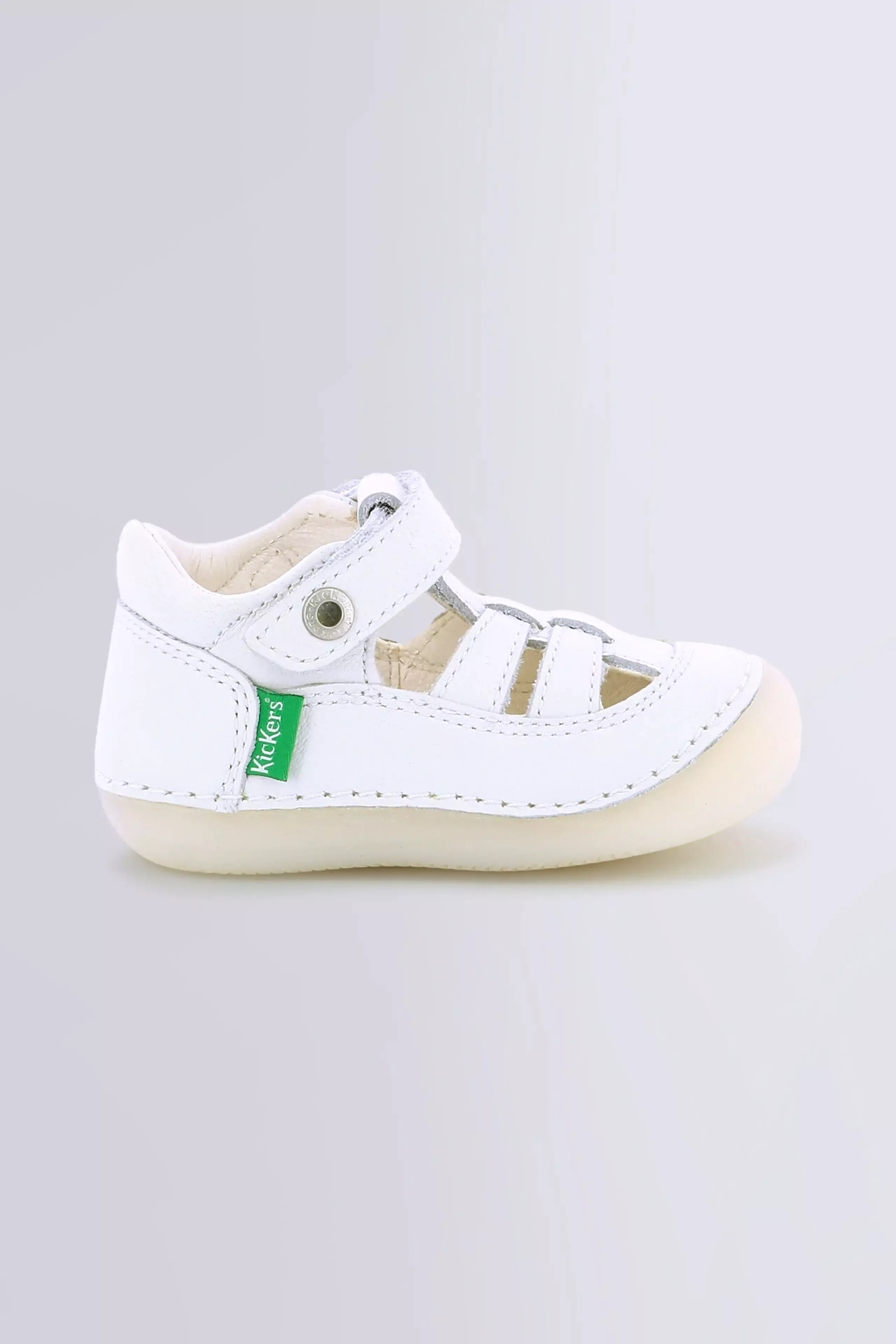 Sushy - Salomés blanc pour fille et garçon de la marque Kickers - Kids & Co © Officiel Sushy - Salomés blanc pour fille et garçon de la marque Kickers - Kids & Co © Officiel