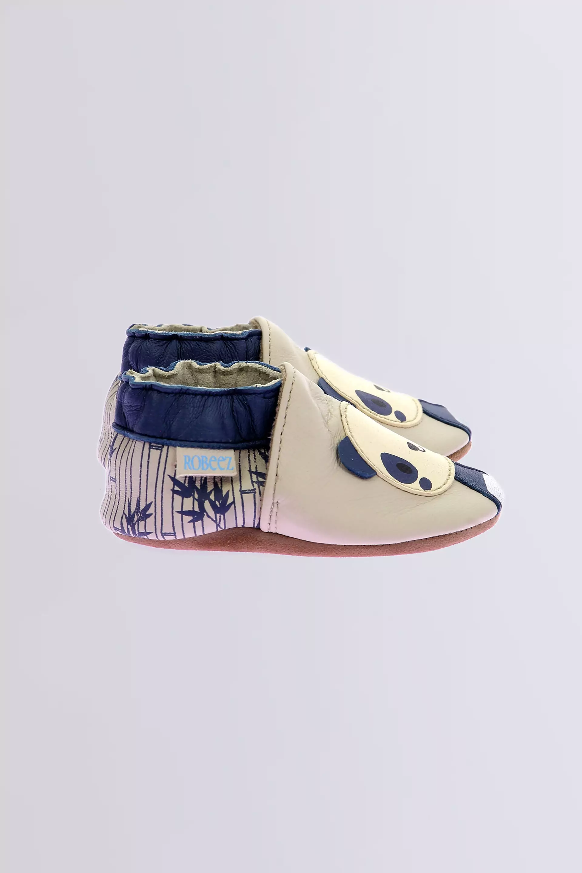 Pandy - Chaussons souples blanc cassé et bleu pour garçon de la marque Robeez  - Kids & Co © Officiel