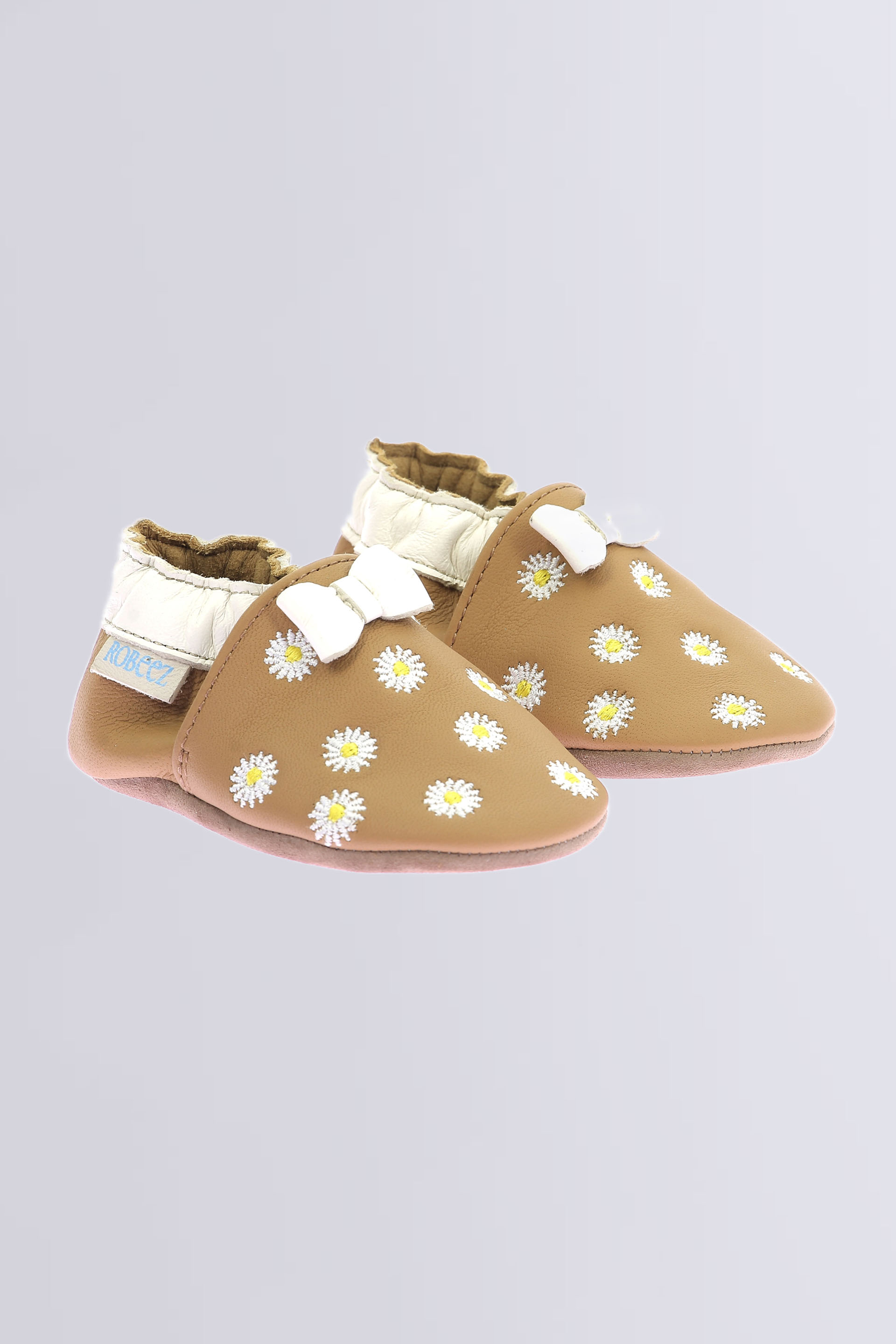 Sunny Spring - Chaussons souples camel clair pour fille de la marque Robeez - Kids & Co © Officiel Sunny Spring - Chaussons souples camel clair pour fille de la marque Robeez - Kids & Co © Officiel