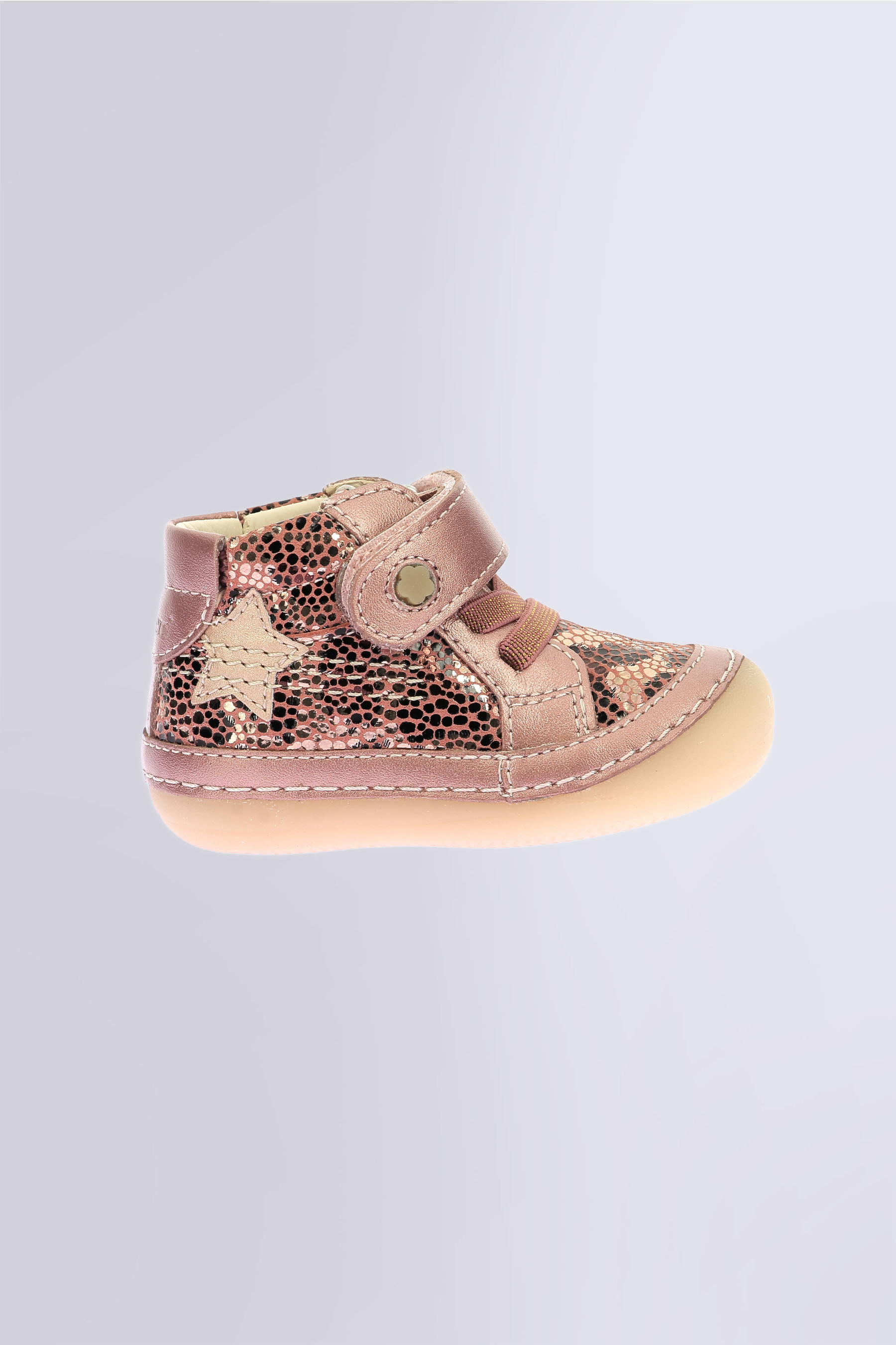 Sokistic - Bottillons rose léopard pour fille de la marque Kickers - Kids & Co © Officiel Sokistic - Bottillons rose léopard pour fille de la marque Kickers - Kids & Co © Officiel