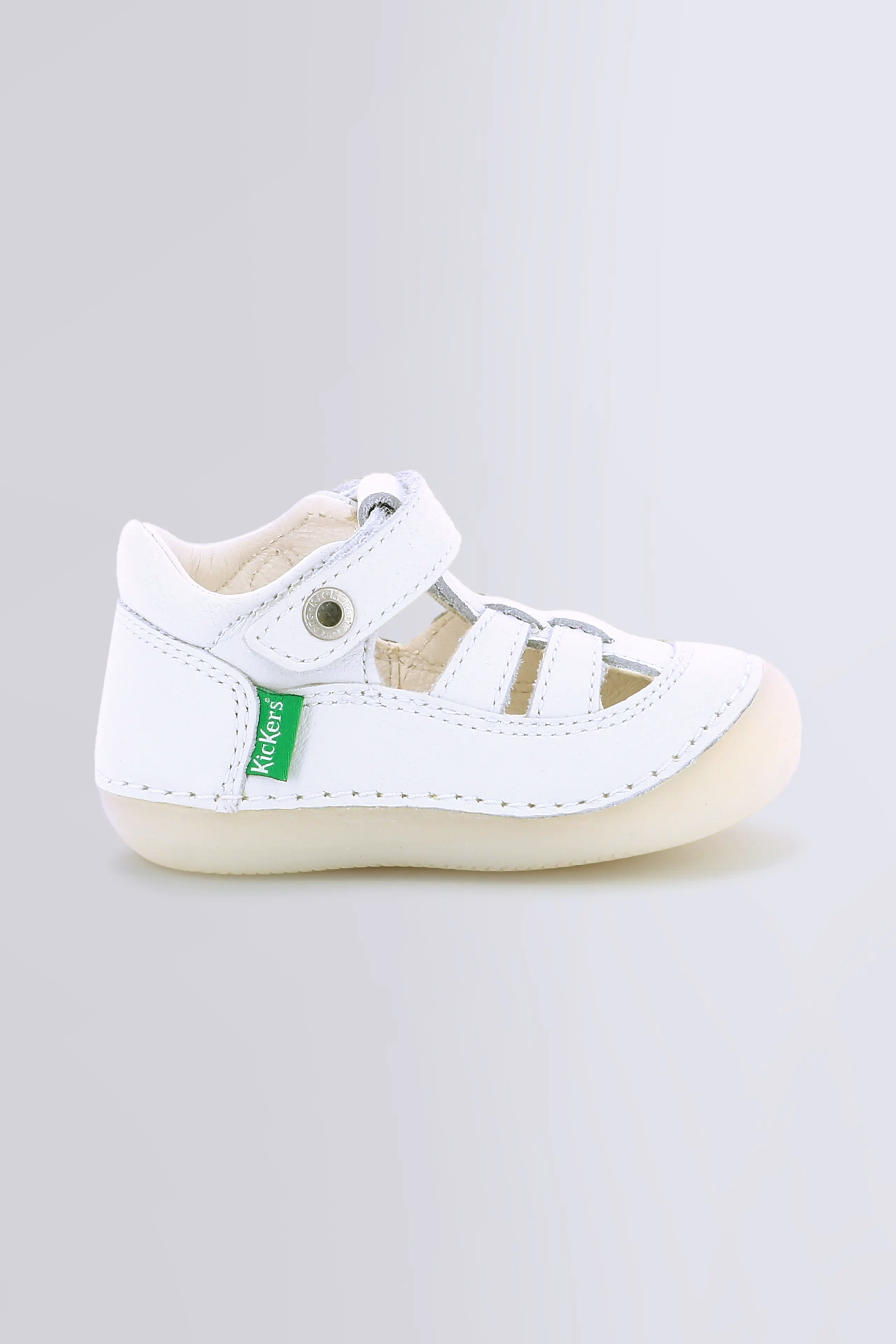 Sushy - Salomés blanc pour fille et garçon de la marque Kickers - Kids & Co © Officiel Sushy - Salomés blanc pour fille et garçon de la marque Kickers - Kids & Co © Officiel