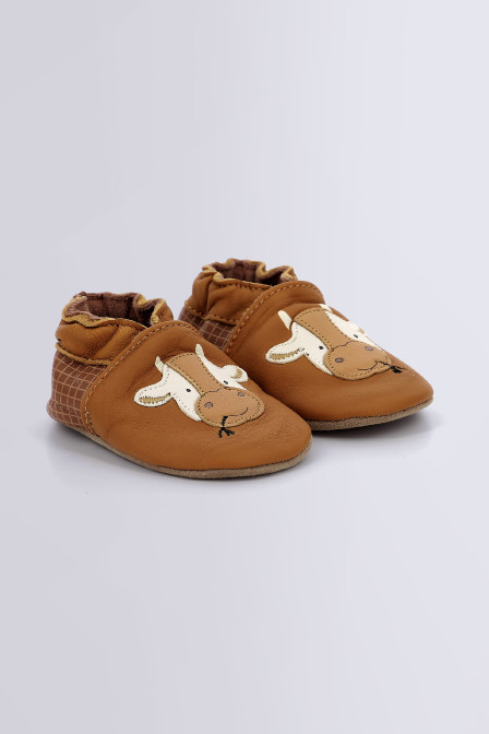 Funny Cow - Chaussons camel et marron pour garçon de la marque Robeez  - Kids & Co © Officiel Funny Cow - Chaussons camel et marron pour garçon de la marque Robeez  - Kids & Co © Officiel