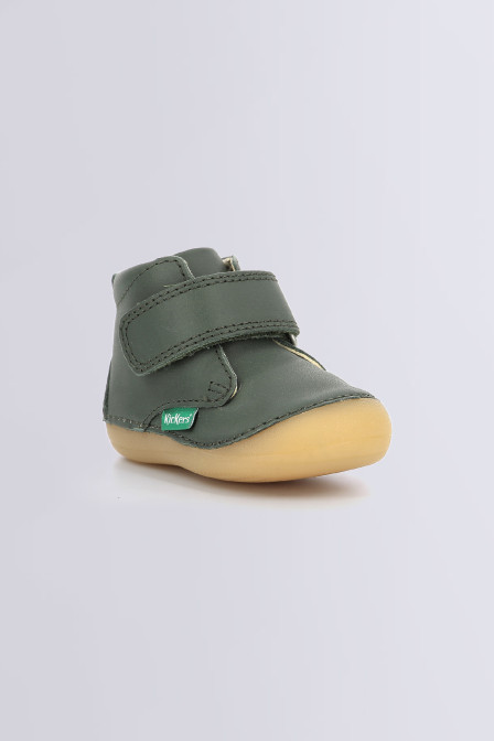Sabio - Bottillons kaki pour fille et garçon de la marque Kickers  - Kids & Co © Officiel Sabio - Bottillons kaki pour fille et garçon de la marque Kickers  - Kids & Co © Officiel