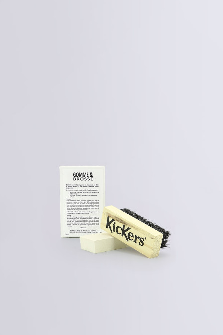 Pack gomme et brosse - Produit d'entretien pour chaussures en daim ou nubuck  de la marque Kickers  - Kids & Co © Officiel