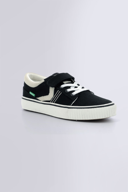 Kickslidi - Sneakers noir et blanc pour fille et garçon de la marque Kickers  - Kids & Co © Officiel Kickslidi - Sneakers noir et blanc pour fille et garçon de la marque Kickers  - Kids & Co © Officiel