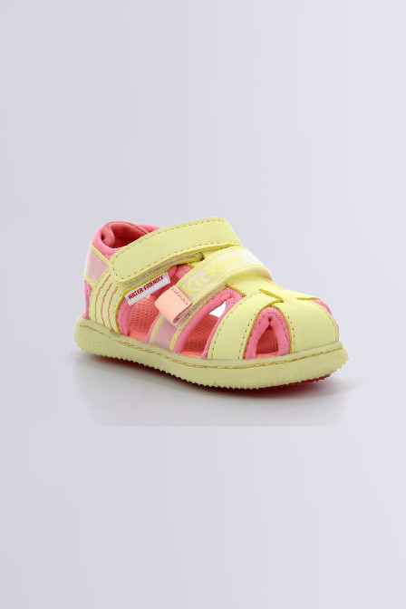 Kickbeachou - Sandales jaune pour garçon de la marque Kickers  - Kids & Co © Officiel Kickbeachou - Sandales jaune pour garçon de la marque Kickers  - Kids & Co © Officiel
