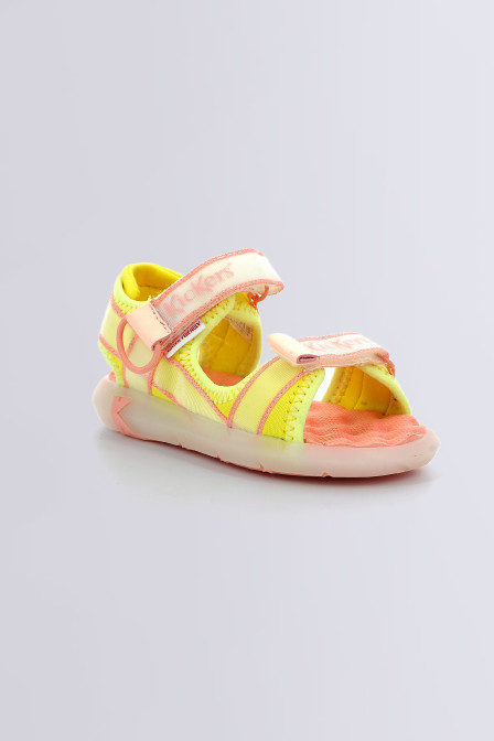 Kickjune - Sandales rose et jaune pour fille et garçon de la marque Kickers  - Kids & Co © Officiel