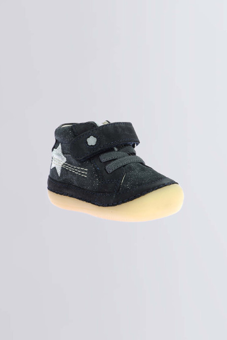 Sokistic - Bottillons marine pour garçon de la marque Kickers  - Kids & Co © Officiel Sokistic - Bottillons marine pour garçon de la marque Kickers  - Kids & Co © Officiel