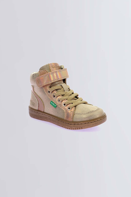 Lolastic - Sneakers hautes beige et champagne pour fille de la marque Kickers - Kids & Co © Officiel Lolastic - Sneakers hautes beige et champagne pour fille de la marque Kickers - Kids & Co © Officiel