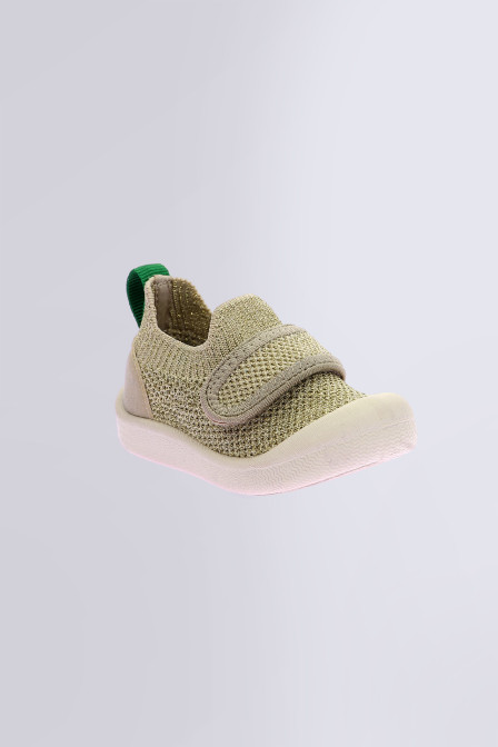 Kitoukro - Chaussons beige et champagne pour fille et garçon de la marque Kickers  - Kids & Co © Officiel Kitoukro - Chaussons beige et champagne pour fille et garçon de la marque Kickers  - Kids & Co © Officiel