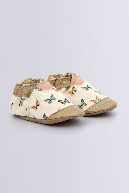 Crazybutterfly - Chaussons blanc et argent pour fille de la marque Robeez  - Kids & Co © Officiel Crazybutterfly - Chaussons blanc et argent pour fille de la marque Robeez  - Kids & Co © Officiel
